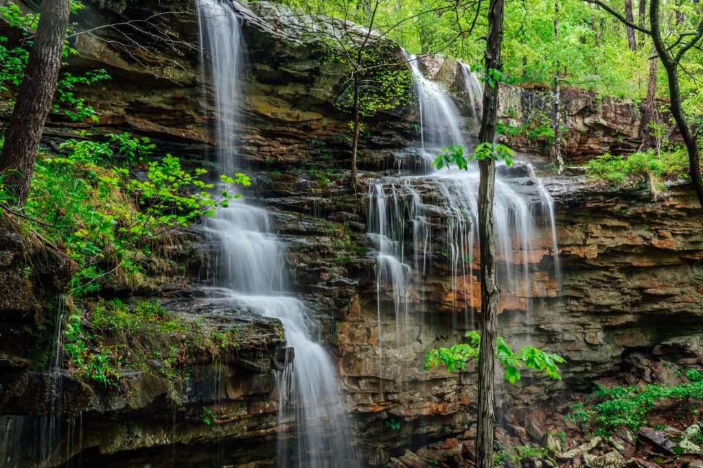 Waterfall ledges along the Whitaker Point / Hawksbill Crag trail