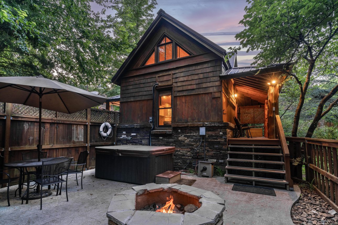 Creekside Cabin Patio