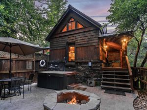 Creekside Cabin Patio